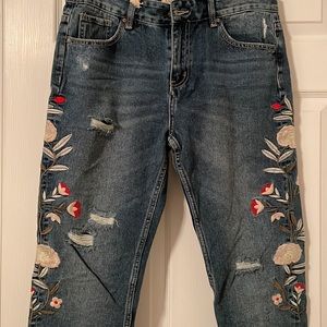 Q2 Boyfriend Embroidered Jean's Best in Bouti…